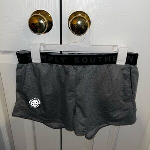 Simply Southern Size L Women’s shorts in grey 🩶🌻🌸💐